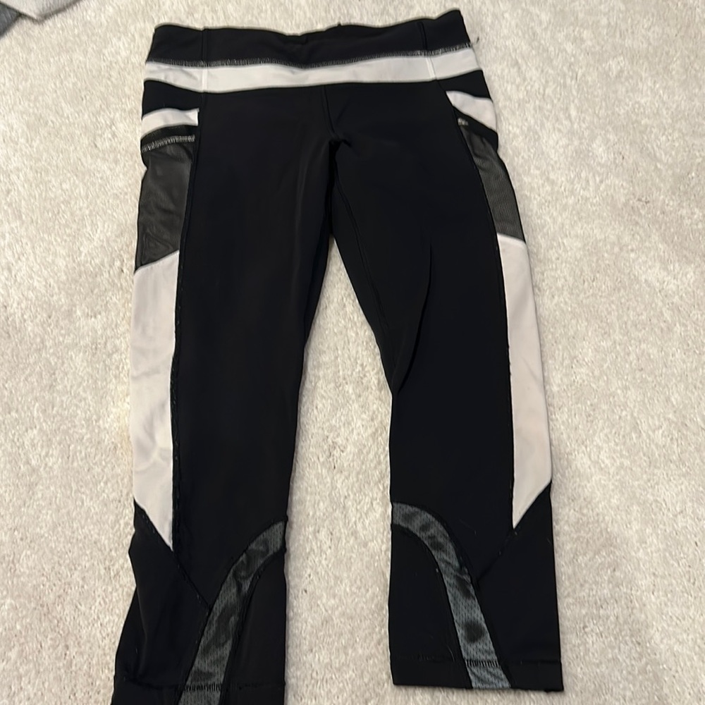 Lululemon crops with mesh pockets